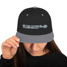 Lade das Bild in den Galerie-Viewer, Porsche 924 - Embroidered Logo - Black &amp; Silver Snapback Hat - Fueled.art
