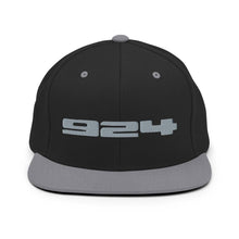 Lade das Bild in den Galerie-Viewer, Porsche 924 - Embroidered Logo - Black &amp; Silver Snapback Hat - Fueled.art
