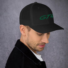 画像をギャラリービューアに読み込む, Porsche Cayman GT4 Trucker Cap - Fueled.art
